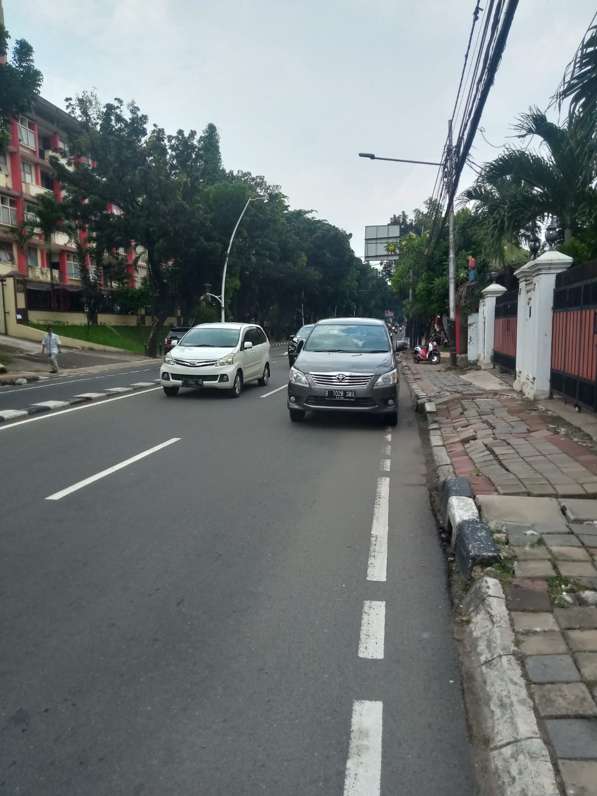 Mobil mogok di Jalan Wijaya 1 Wilayah Kebayoran Baru Jakarta Selatan
