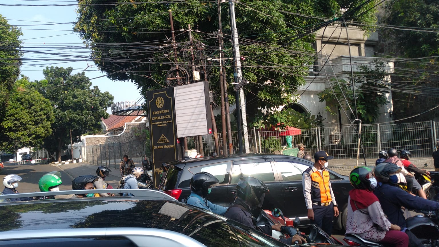 Penutupan Jalan di Jl Wijaya 1 Wilayah Kebayoran Baru Jakarta Selatan